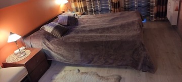 Duże łóżko z materacem 