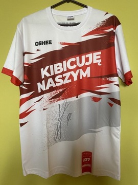Koszulka z podpisem piłkarza Krzysztofa Piątka.