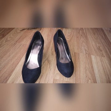 Buty damskie czarne na koturnie 38