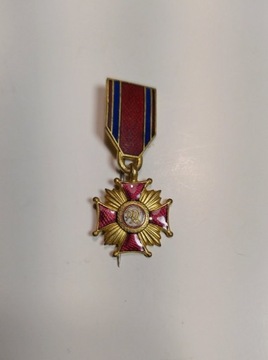 Złoty Krzyż Zasługi z wstążką miniatura PRL