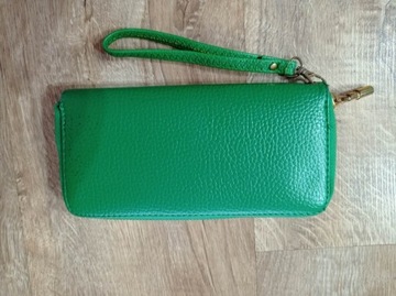 Prostokątny, zielony portfel