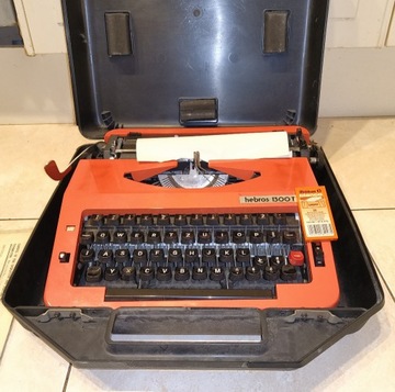 Maszyna do pisania w walizce HEBROS 1300T