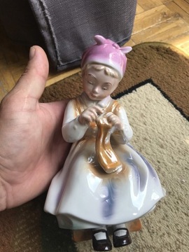 Porcelanowa figurka GDR sygnowana 