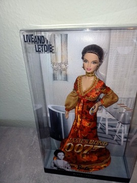 Barbie collector Live and let  die 007 James NRFB 