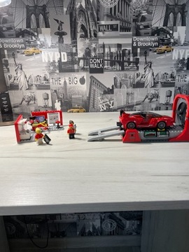 LEGO Speed Champions Ferrari FXX K i centrum tech.