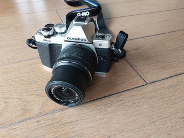 Olympus OM-D E-M10 Mark II korpus+obiektyw