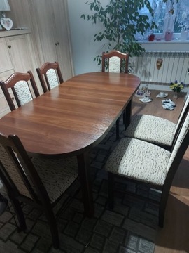 Stół do jadalni z krzesłami 