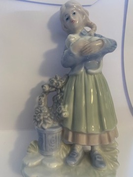 Figurka-Dziewczynka z kotem-porcelana Niemcy