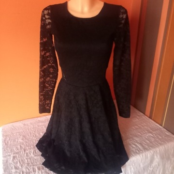 czarna koronkowa sukienka 