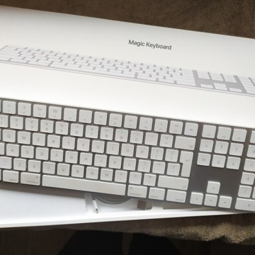Klawiaturę Apple Magic Keyboard