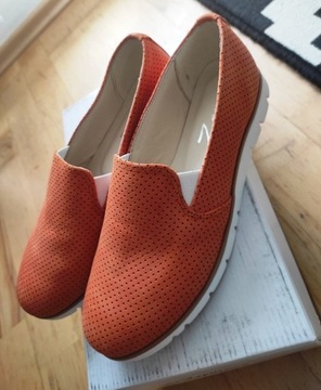 Nowe, skórzane slippersy marki Zapato