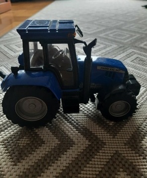 Traktor z napędem dickie