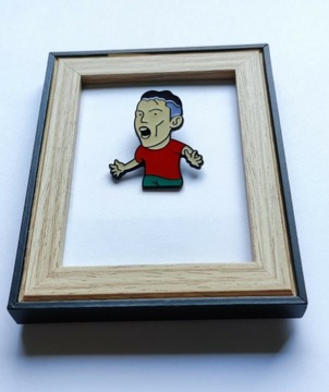 Cristiano Ronaldo przypinka pin 