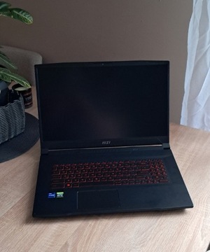 Laptop MSI Katana GF76 11UE