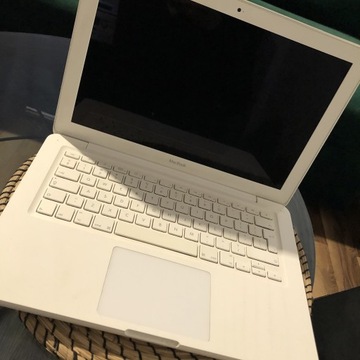 Mac book white 13.3’’