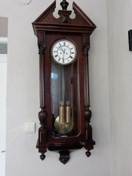 Stary linkowy zegar ścienny.