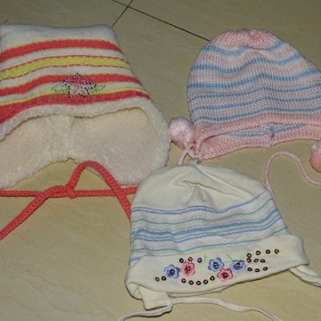 3 zimowe czapki niemowlęce wełna r.36-37cm 6-12msc