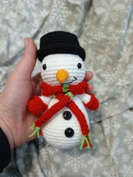 Bałwan bałwanek amigurumi szydełkowy