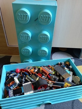 Pudełko z klockami lego