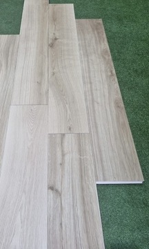 Podłoga drewniana Dąb Lakierowna 15x180x1100mm