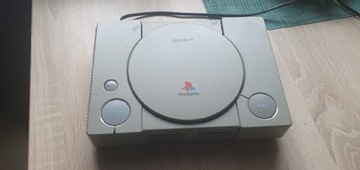 Konsola PlayStation 1 pierwszy model 