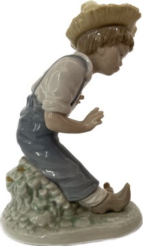 Figurka chłopiec porcelana NAO LLADRO Hiszpania