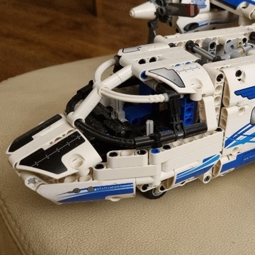 Lego Technic samolot transportowy 42025