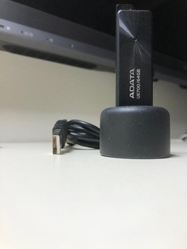 PRZEDŁUŻACZ USB ZE STOJĄCĄ PODSTAWĄ 