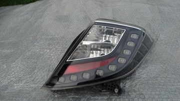 lampa prawy tył tylna toyota yaris III led hybryda