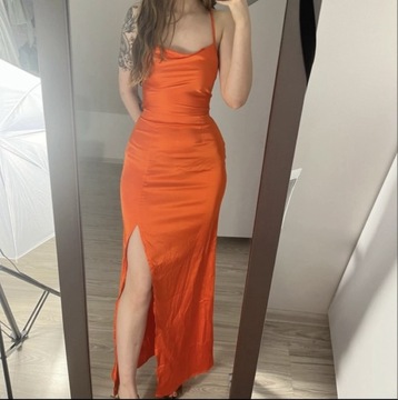 Sukienka pomarańczowa wiązana z tyłu