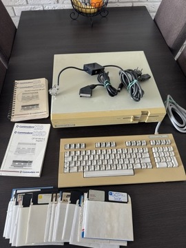 Komputer Commodore 128D