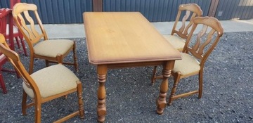 Krzesła dębowe komplet 4 sztuk wraz ze stołem