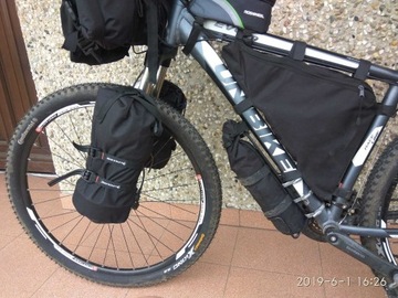 Kieszeń na widelec bikepacking