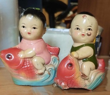dziecko na rybie - chińska temperówka z PRL x2 