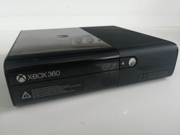 XBOX 360 Slim 250GB KINECT 2xPAD + GRY