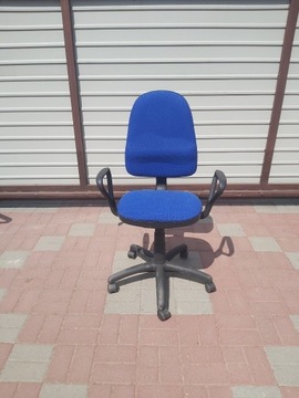krzesło obrotowe niebieskie