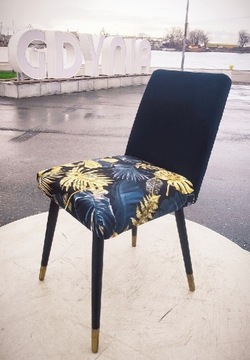 Krzesło tapicerowane 1972 patyczak po renowacji