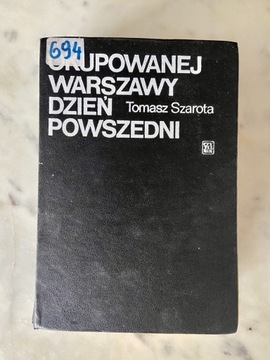 Okupowanej Warszawy dzień powszedni. T. Szarota