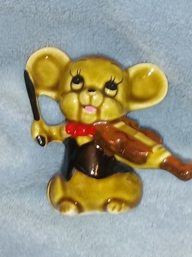 Ceramiczna urocza figurka mysz skrzypaczka