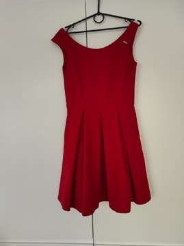 Czerwona sukienka rozkloszowana koktajlowa