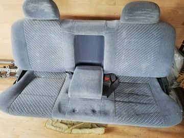 Fotele Toyota Hiace, tylna kanapa rozkładana