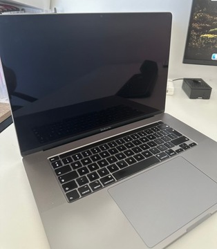 Macbook Pro 16” | i9 | Radeon 5500m | 1TB | 16 GB