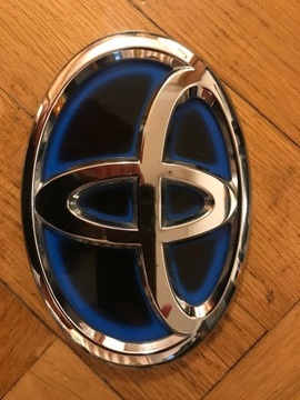 Znaczek emblemat TOYOTA YARIS IV HYBRID