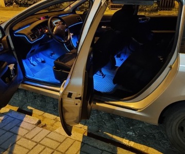 Oświetlenie LED podłogowe do auta RGB USB pilot 