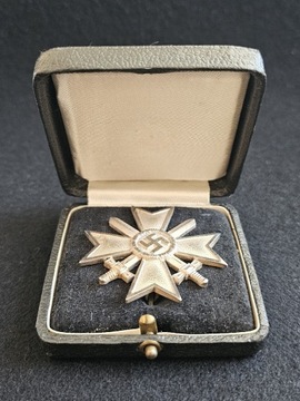 Krzyż Zasługi Wojennej 1Klasy z mieczami w pudełku