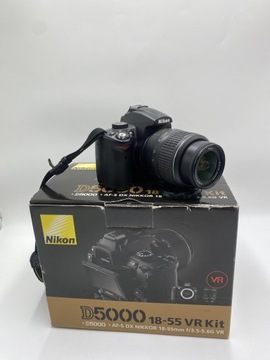 Lustrzanka Nikon D5000 + obiektyw + stojak