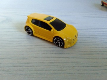 Vw golf mk5 gti hot wheels skala 1:64