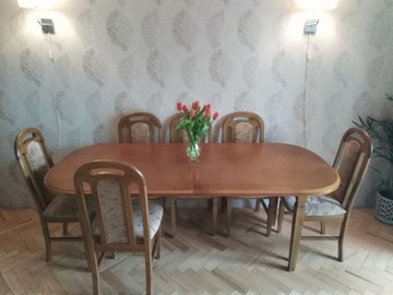 Stół z krzesłami - komplet mebli 