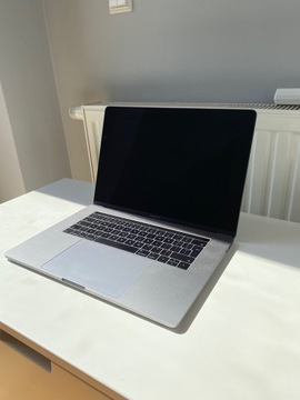 MacBook Pro (15 cali, 2016) Gwiezdna szarość