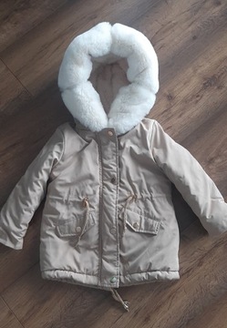 Dziewczęca cieplutka kurtka zimowa na 4 latkę.